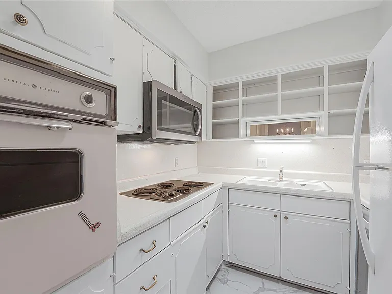 2601 Bellefontaine St #B309 — Photo 9