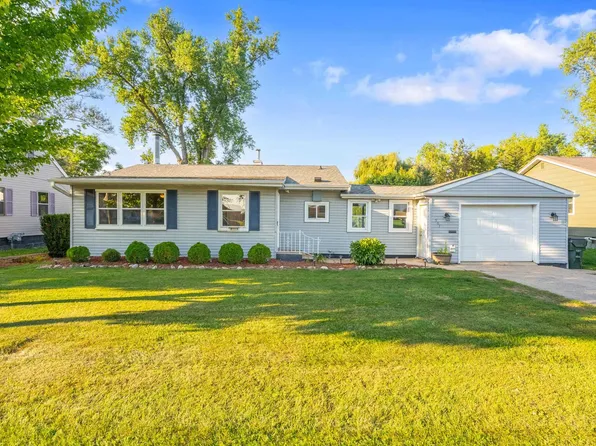 907 W Beacon Ave, New London, WI 54961