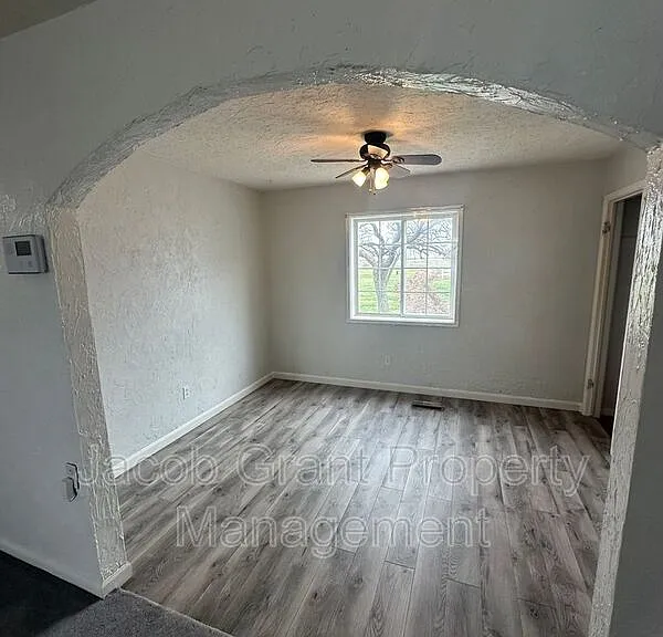 4590 N 15 E — Photo 4