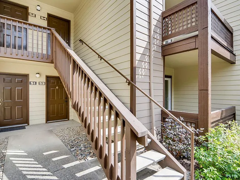 Stratford Apartments — Photo 9