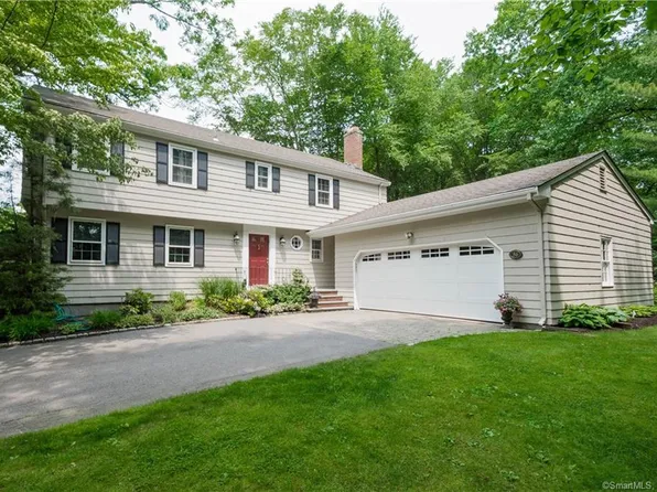 56 Fox Chase Ln, West Hartford, CT 06117