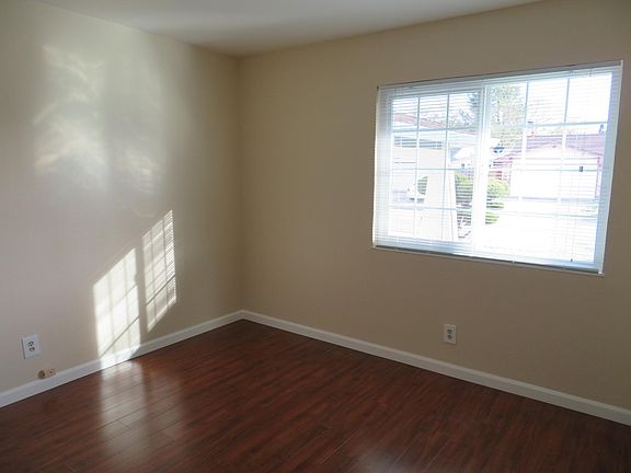 5th image of 34310 Newton Ct