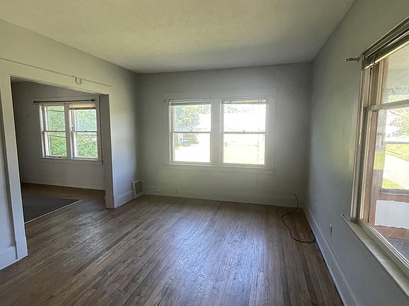 4th image of 57 E Avondale Ave Unit 2