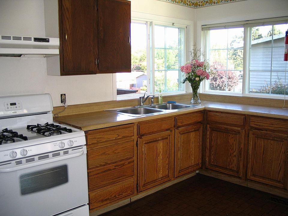 Huge windows in Kitchen