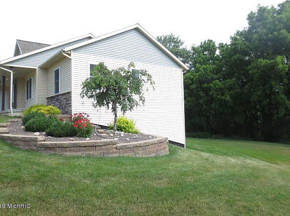 2nd image of 10404 Cottonwood Ct