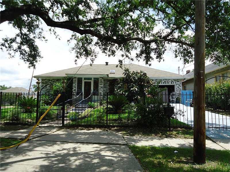 1st image of 3131 Toledano St