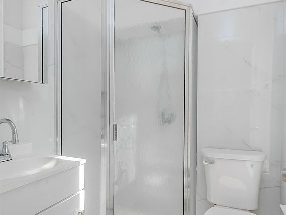 5th image of 298 Princeton Ave #2