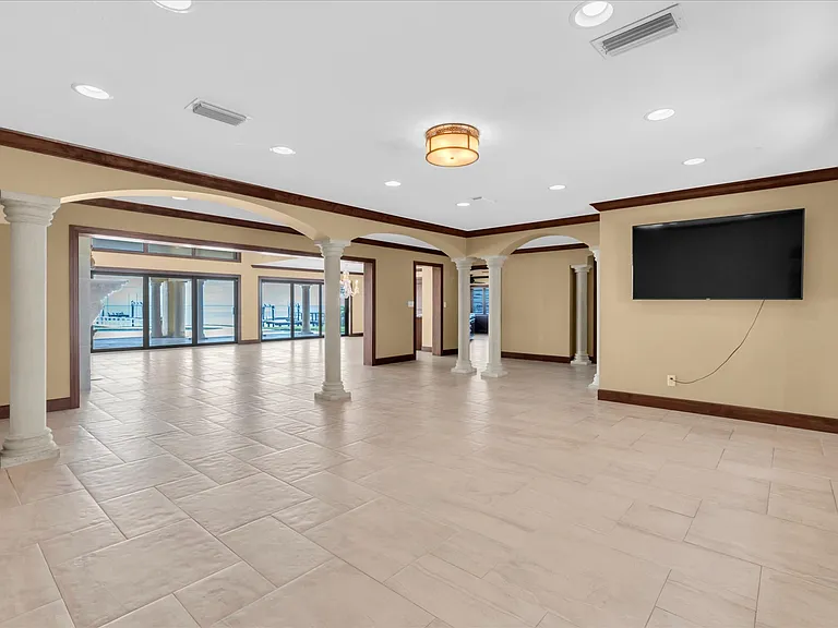 5810 Bahama Shores Dr S — Photo 12
