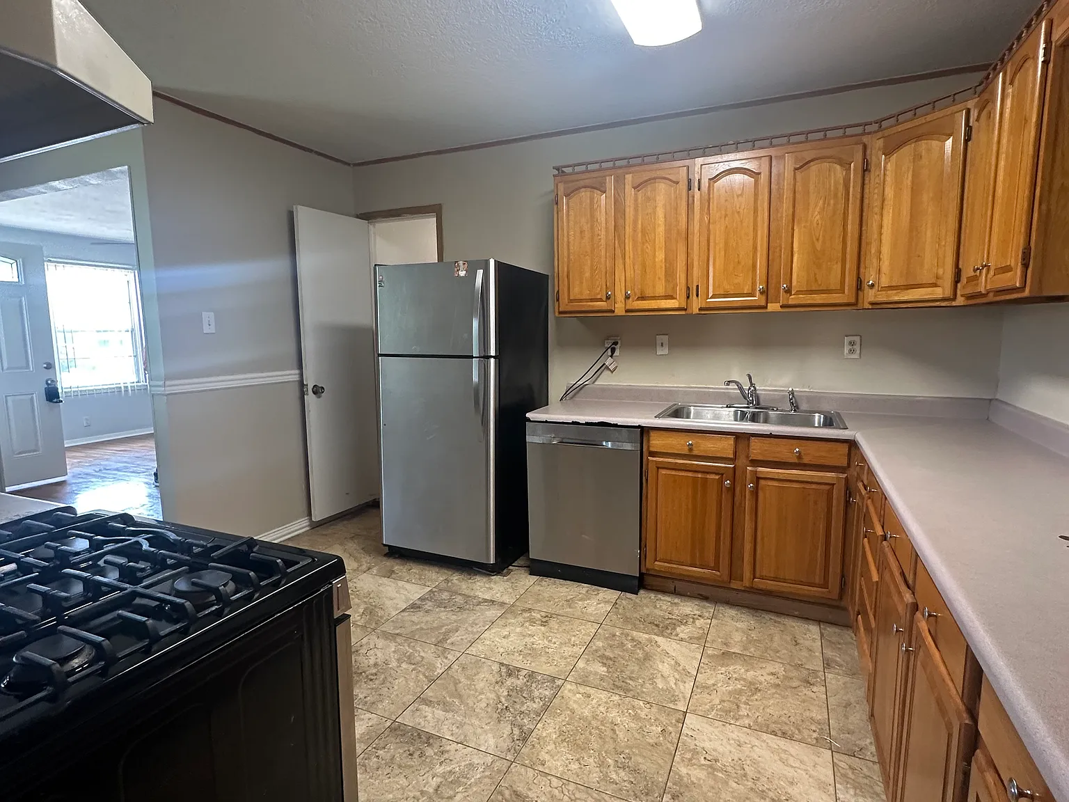 4 bed, 1304 sqft, $1,800 — Photo 3