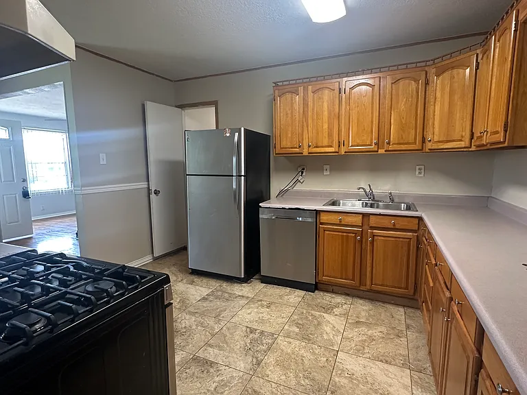 1314 Aberdeen Rd — Photo 3