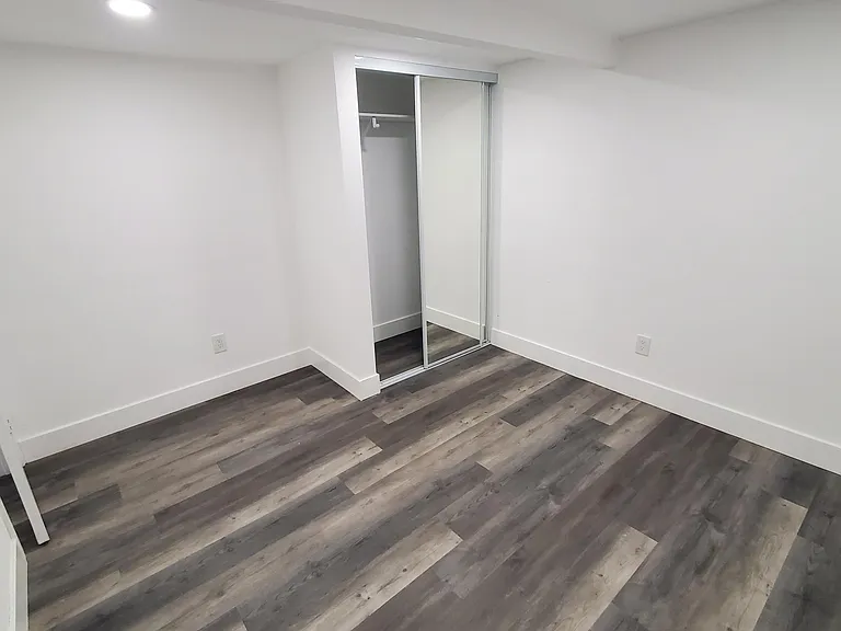 2341 Irving Ave #5 — Photo 5