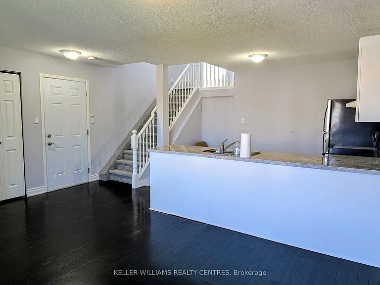 152 Madelaine Dr #UPPER — Photo 5