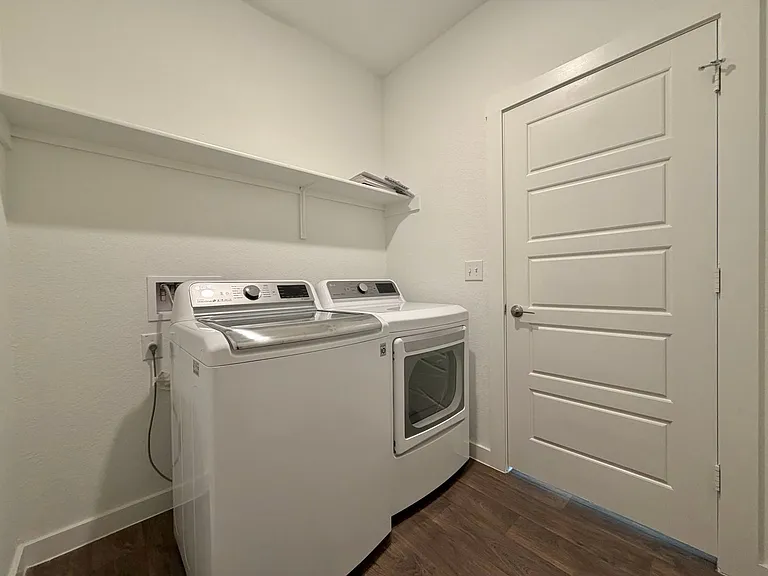 2901 Louris Ln — Photo 33