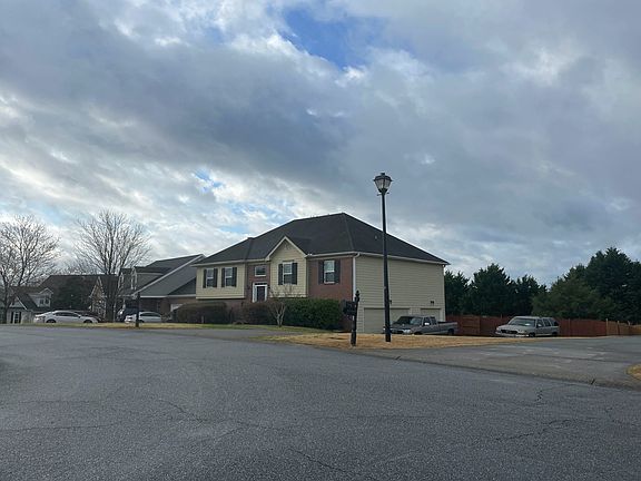 2nd image of 18 Prestwick Loop NW
