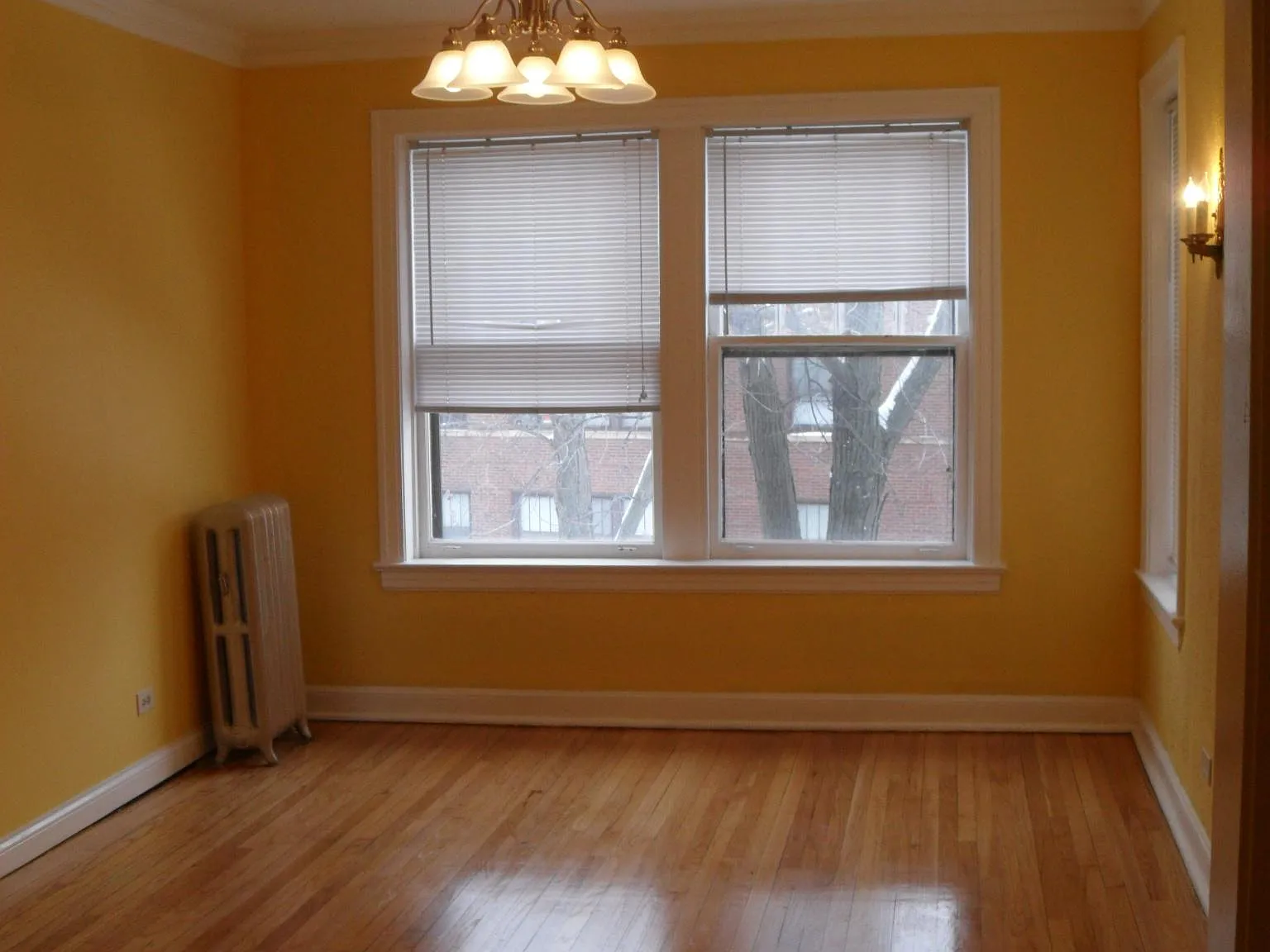 3 bed, 1.5 bath, 1300 sqft, $1,980 — Photo 1