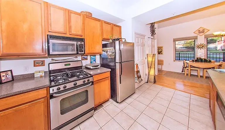 586 N Midvale Blvd — Photo 2