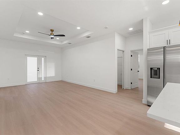 5th image of 2967 Barry Rd