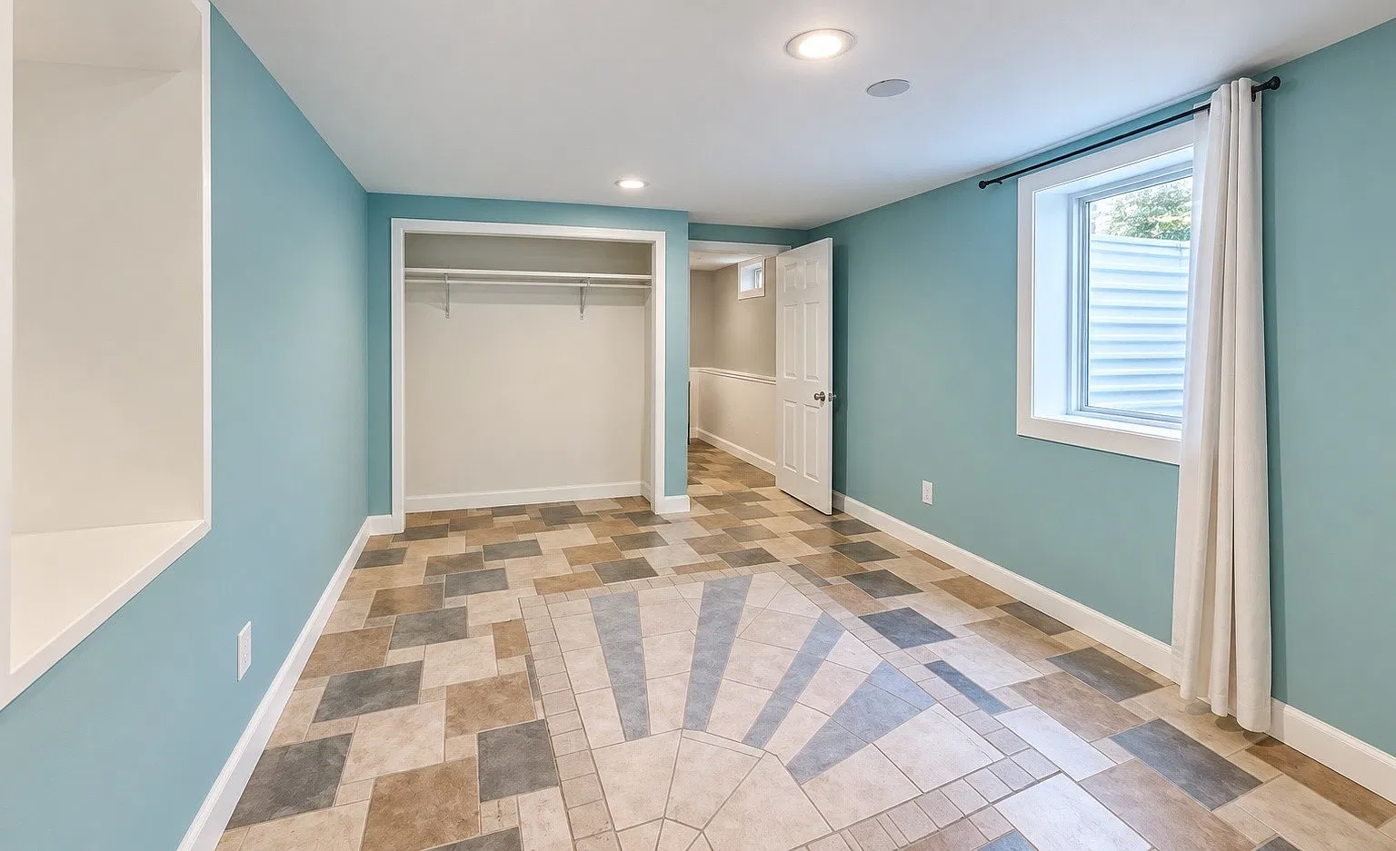 5 bed, 1.0 bath, $720 — Photo 1