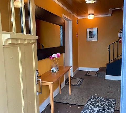 Mid-Century modern buidling entrance, approx 10 stairs to unit