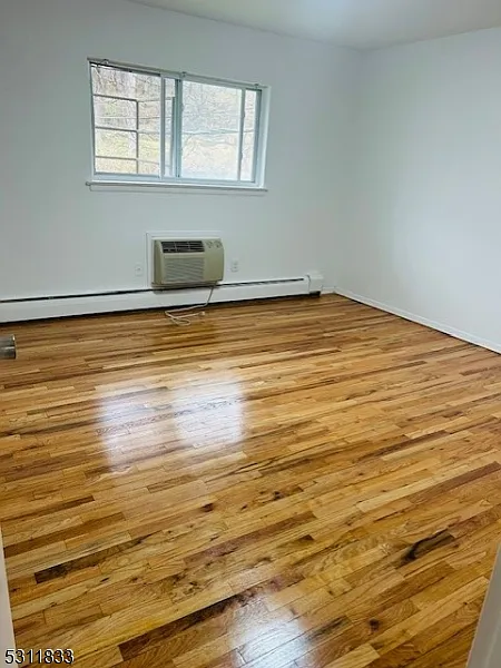 1 bed, 1.0 bath, $1,575 — Photo 2