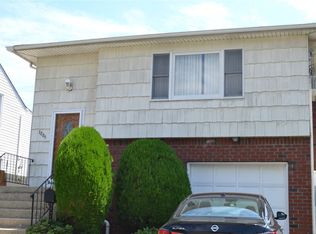 1005 Van Buren St, Uniondale, NY 11553
