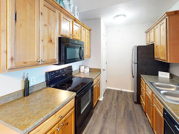 3rd image of 1735 W Bennett St #E206