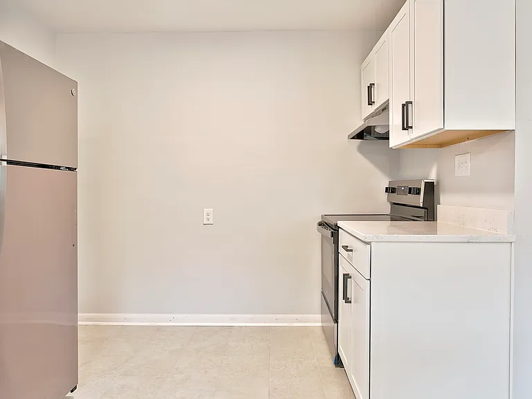 3279 Linwood Ave #3 — Photo 5