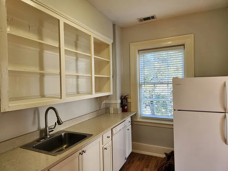 113 W Gaston St — Photo 11