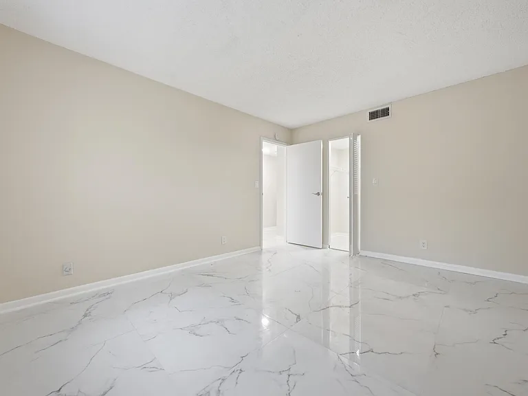 3000 Riverside Dr #201-1 — Photo 15