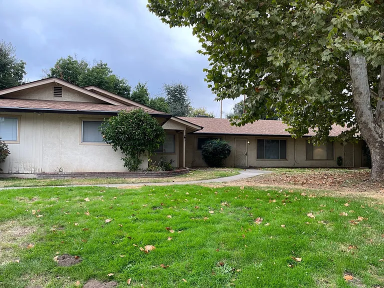 15 San Gabriel Dr — Photo 1