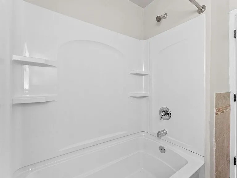 611 W Minota St — Photo 16