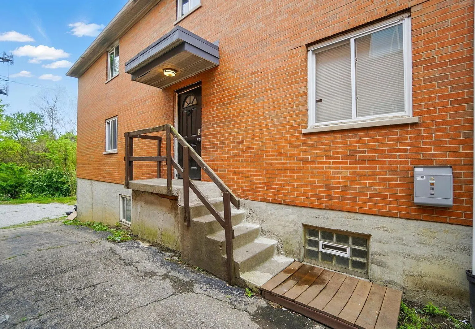 Studio, 1.0 bath, 400 sqft, $650 — Photo 2