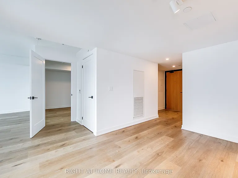 897 College St W #506 — Photo 17