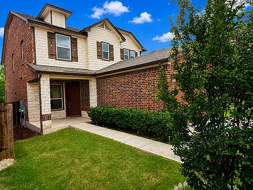 2101 Split Diamond Way Photo 1