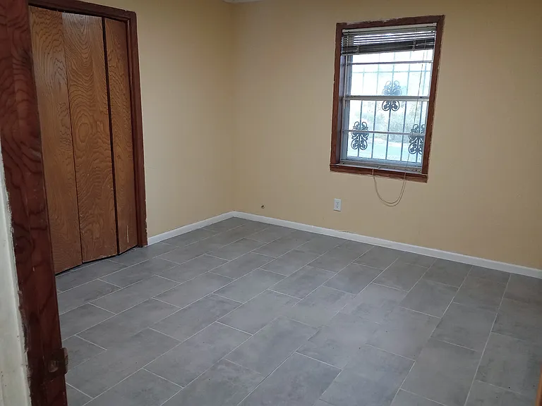 1004 W Reagan St — Photo 8