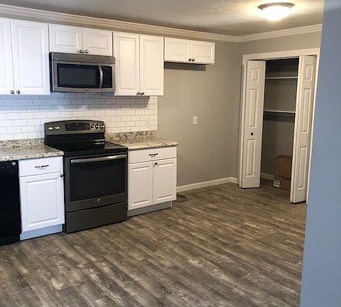 4th image of 185 Holmes Cir