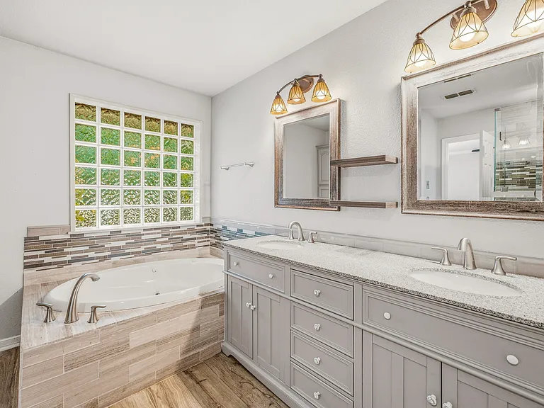 6023 Melrose Cir — Photo 13
