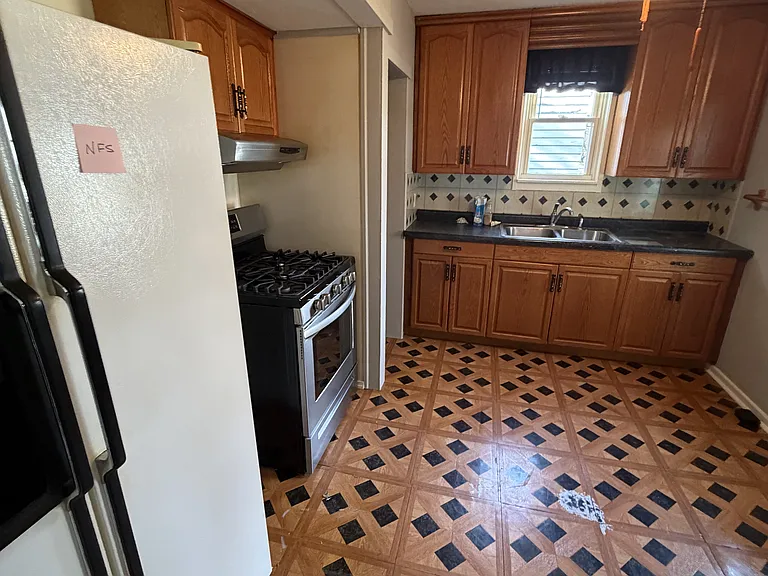 1429 N Walnut Grove Ave — Photo 2