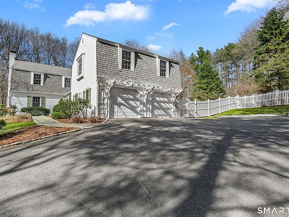 4th image of 165 Hemlock Hills Road South