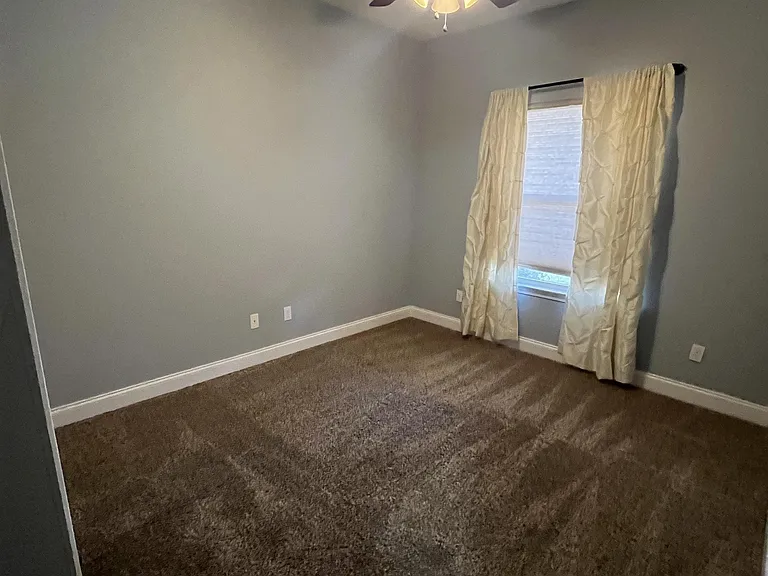 808 Pine Alley St — Photo 5