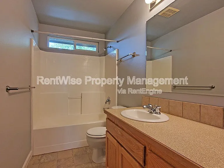 575 W Elias St — Photo 18