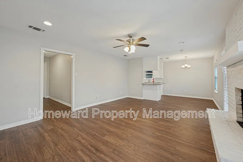3 bed, 2.0 bath, 1398 sqft, $1,850 — Photo 2