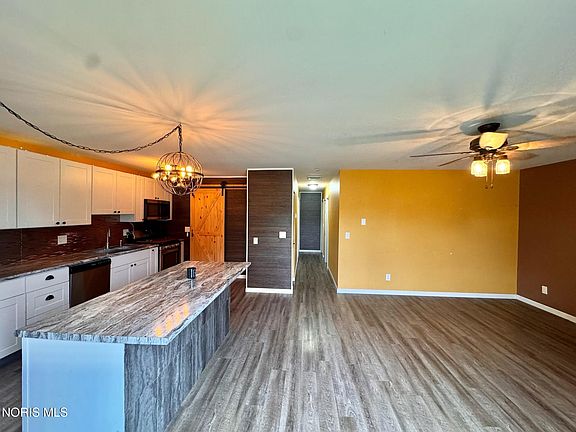 3rd image of 1123 Cardinal Dr APT B