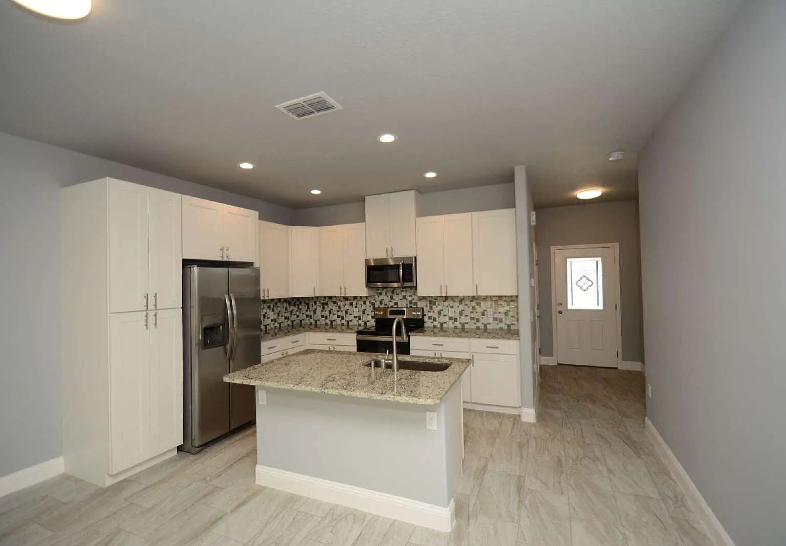 3 bed, 2.0 bath, 1337 sqft, $1,800 — Photo 3