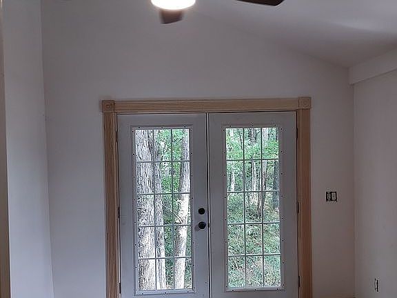 5th image of 119 Josephine Ln