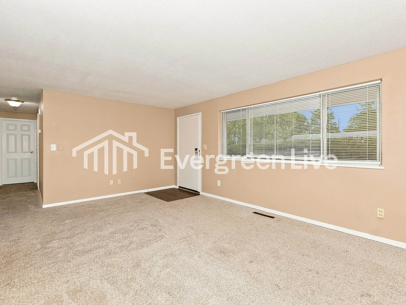 3 bed, 1.0 bath, 1080 sqft, $1,395 — Photo 3