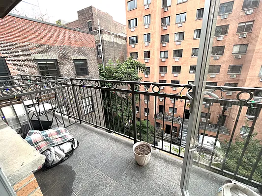 Rented by Akam Sales and Brokerage | media 14