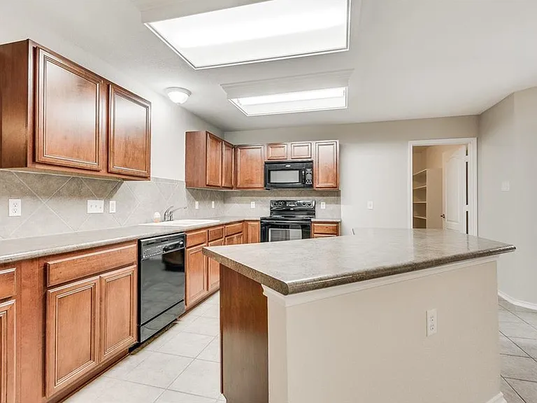 524 Castebar Dr — Photo 23