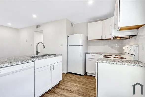 901 Bessie St #205 — Photo 9