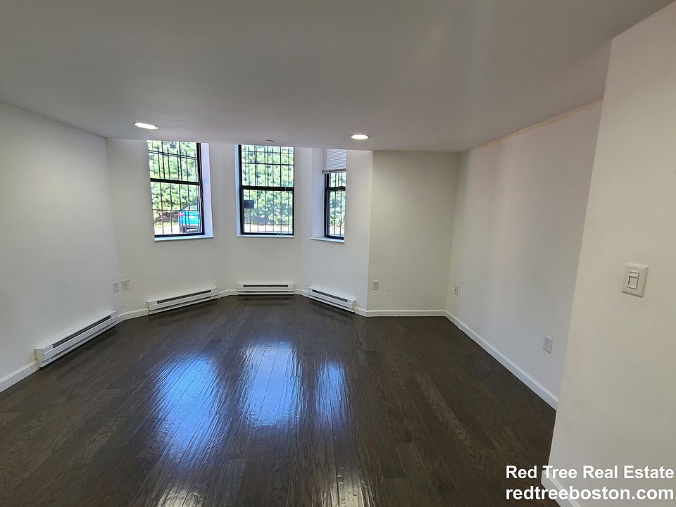 2nd image of 111 Queensberry St APT C